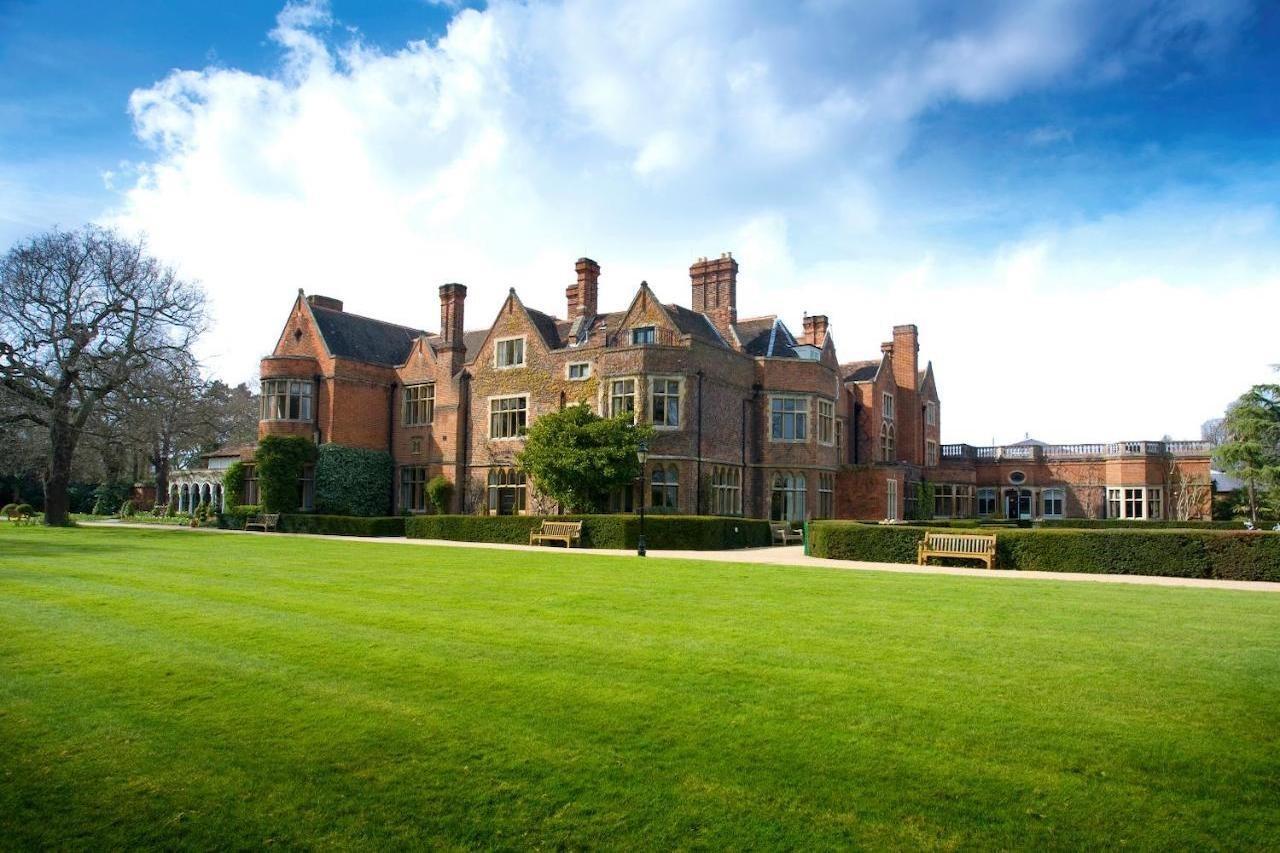 Warren House Hotel Kingston upon Thames  Exterior photo