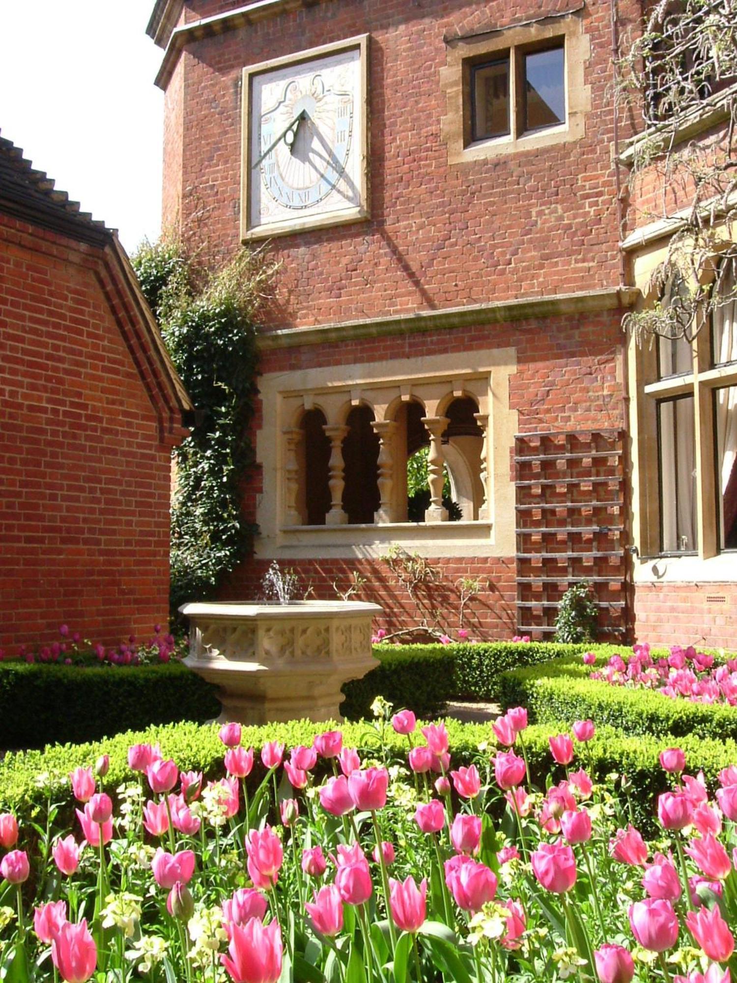 Warren House Hotel Kingston upon Thames  Exterior photo