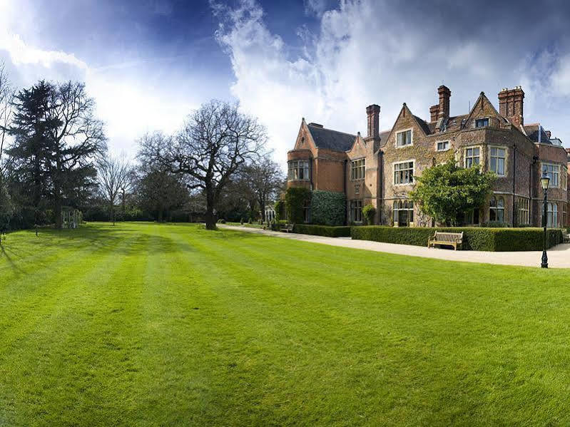 Warren House Hotel Kingston upon Thames  Exterior photo