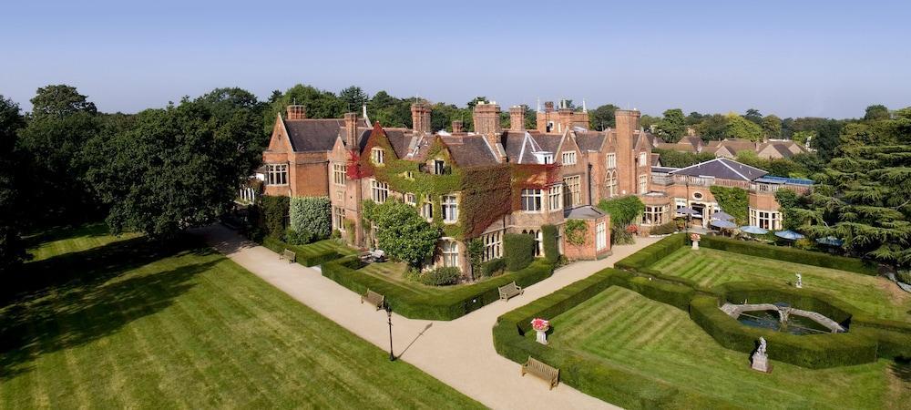 Warren House Hotel Kingston upon Thames  Exterior photo