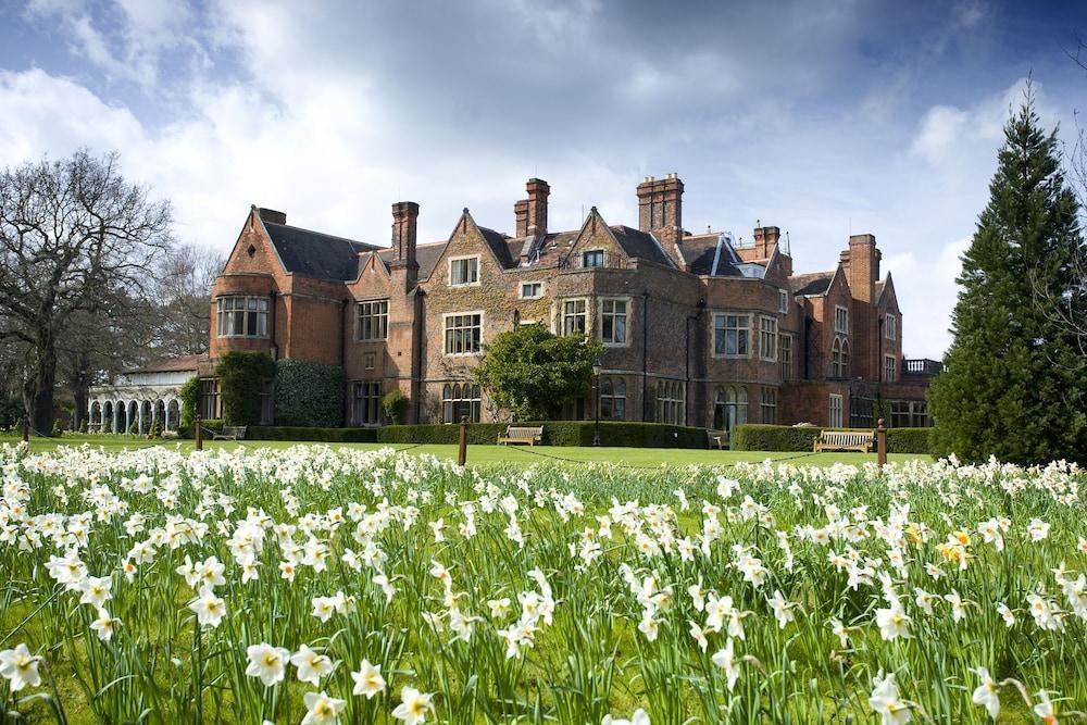 Warren House Hotel Kingston upon Thames  Exterior photo