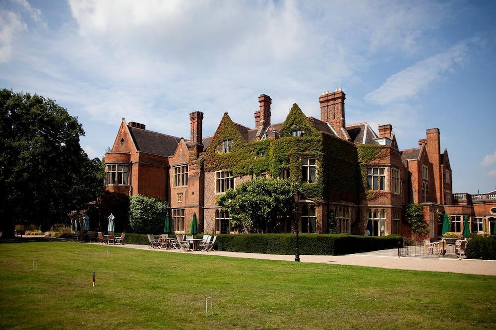 Warren House Hotel Kingston upon Thames  Exterior photo